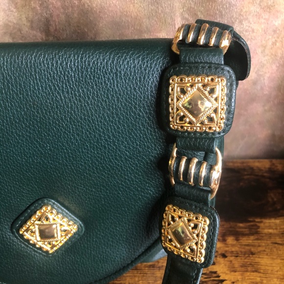 Vintage Green Purse with Gold Detail on Strap - Picture 3 of 10